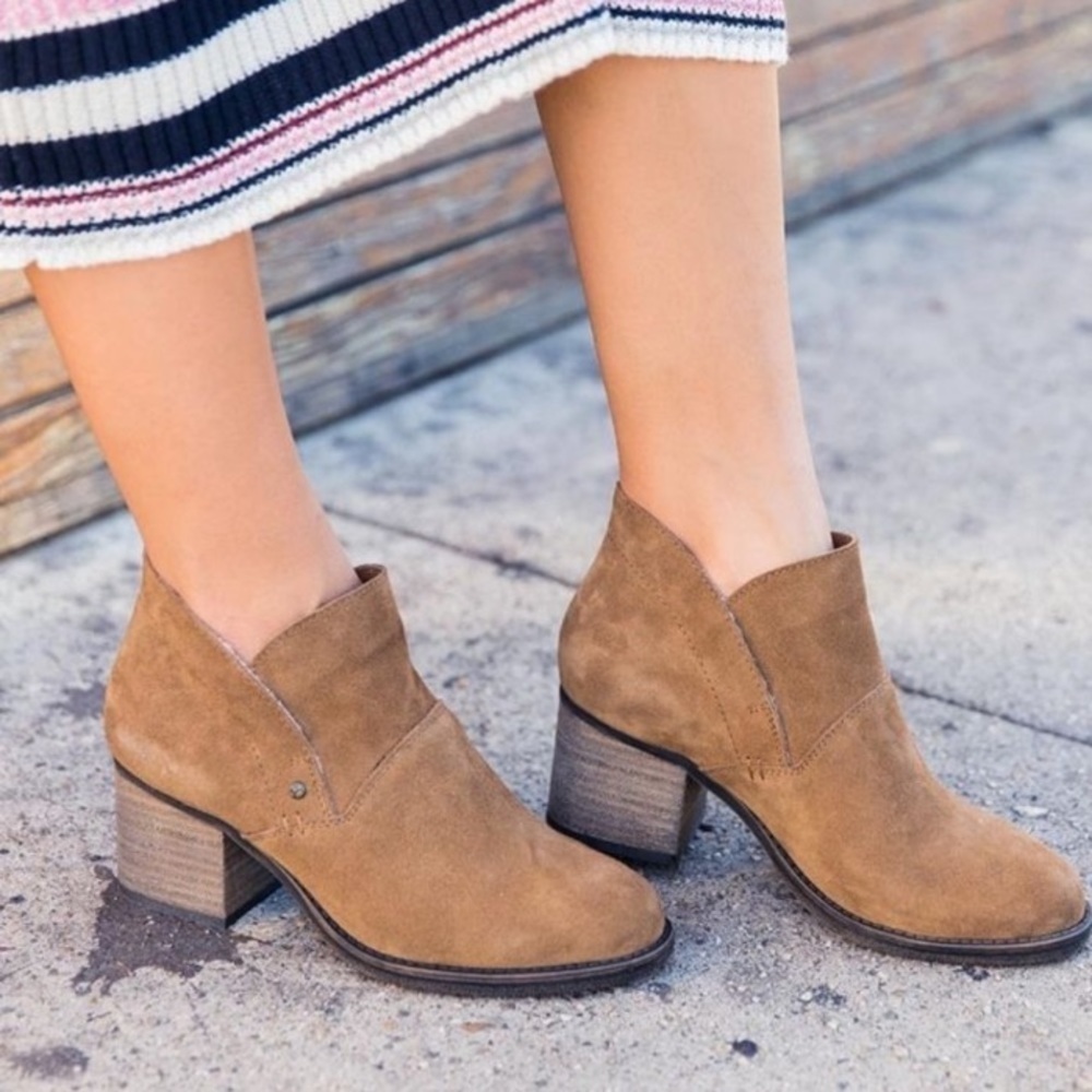 BEARPAW Onyx Suede Block Heel Ankle Boots